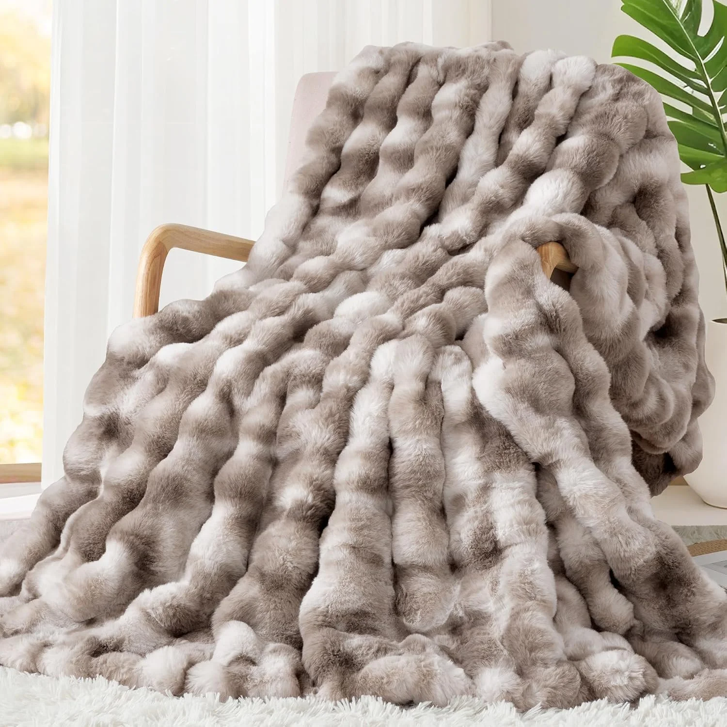 Touchat Luxury 1000GSM Faux Rabbit Fur Throw Blanket, Super Heavy Warm Cozy Blankets for Couch Bed Sofa, Bubble Plush Fuzzy Elegant Soft Mink Blanket for Mom Living Room Bedroom, Cream White - Image 3